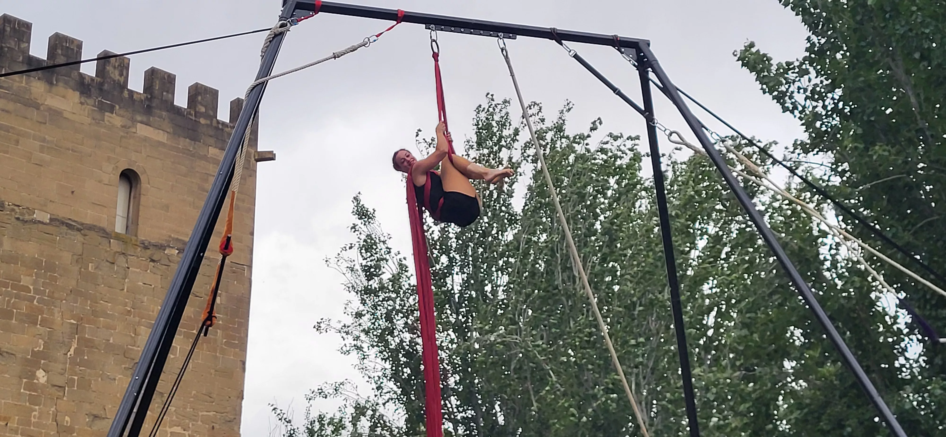 Muestra de la Escuela de Circo Capicúa en la plaza General Alsina. Foto Mercedes Manterola