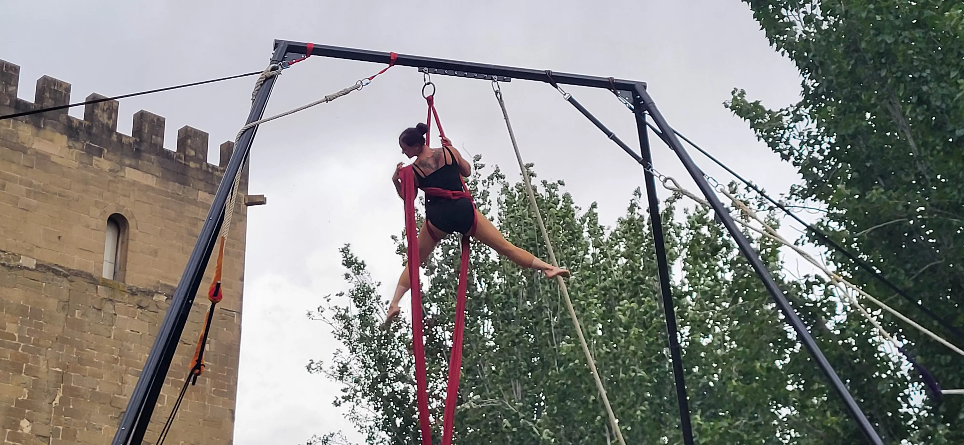 Muestra de la Escuela de Circo Capicúa en la plaza General Alsina. Foto Mercedes Manterola