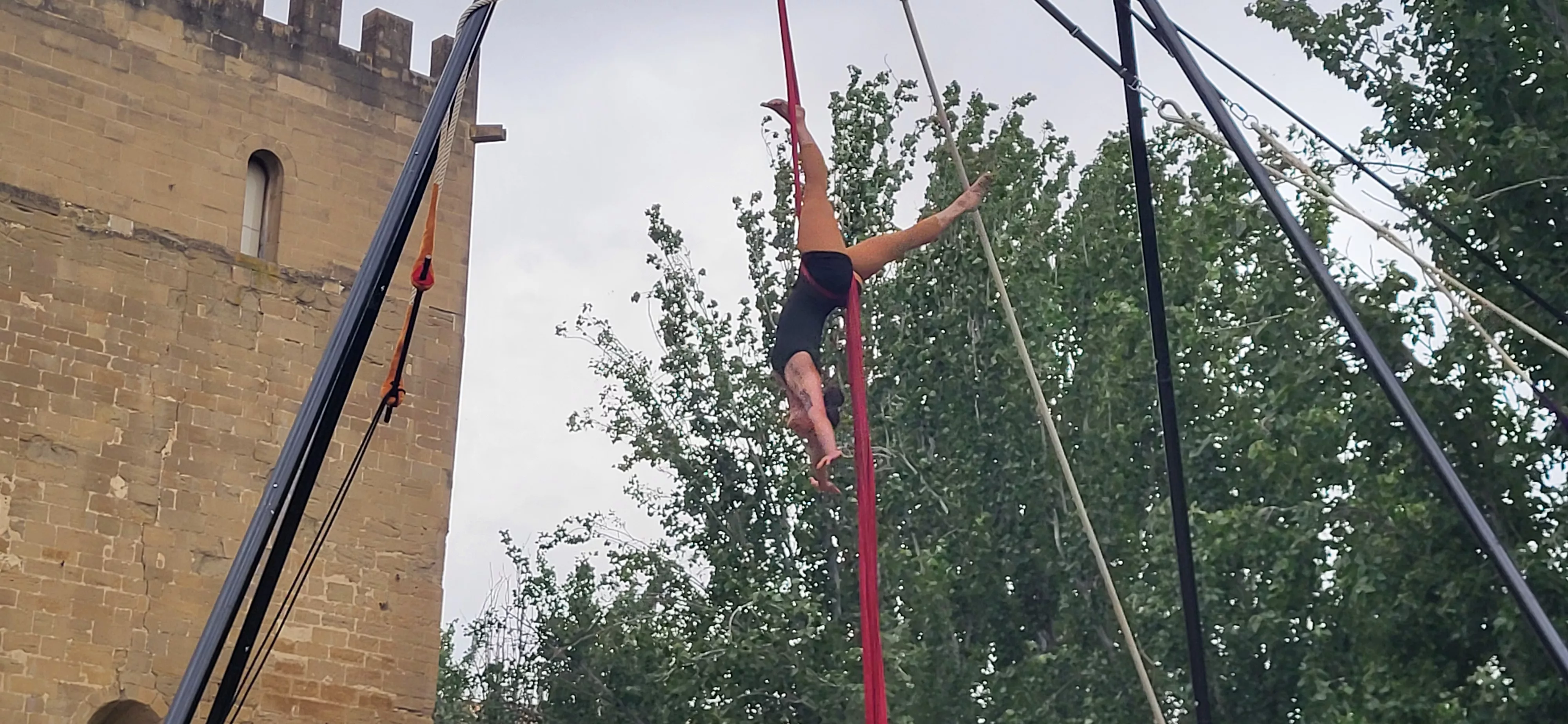 Muestra de la Escuela de Circo Capicúa en la plaza General Alsina. Foto Mercedes Manterola