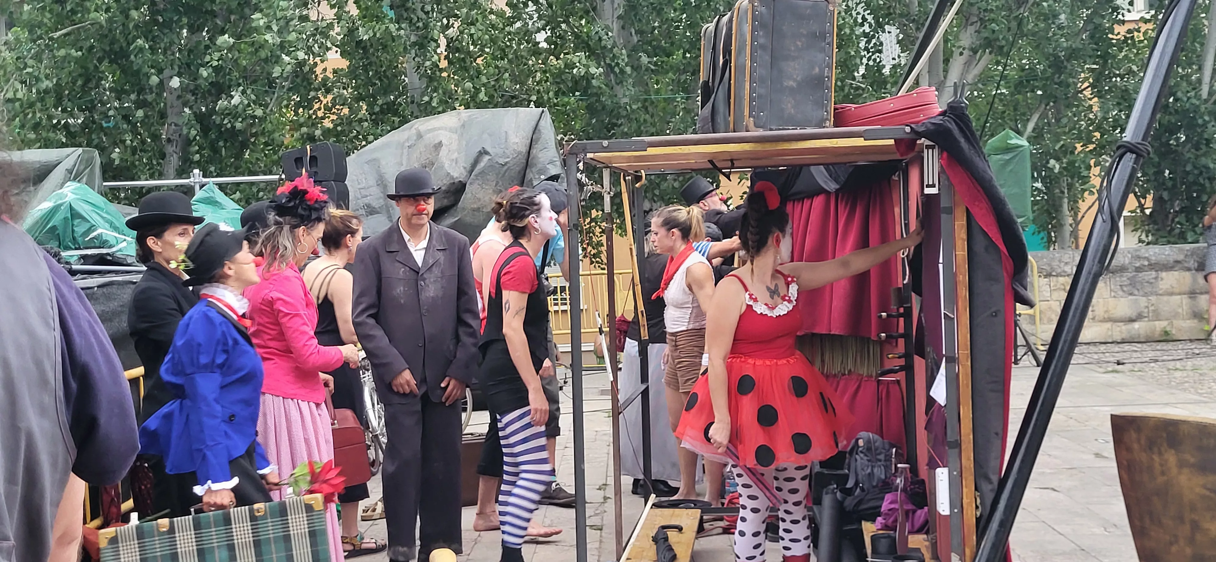 Muestra de la Escuela de Circo Capicúa en la plaza General Alsina. Foto Mercedes Manterola