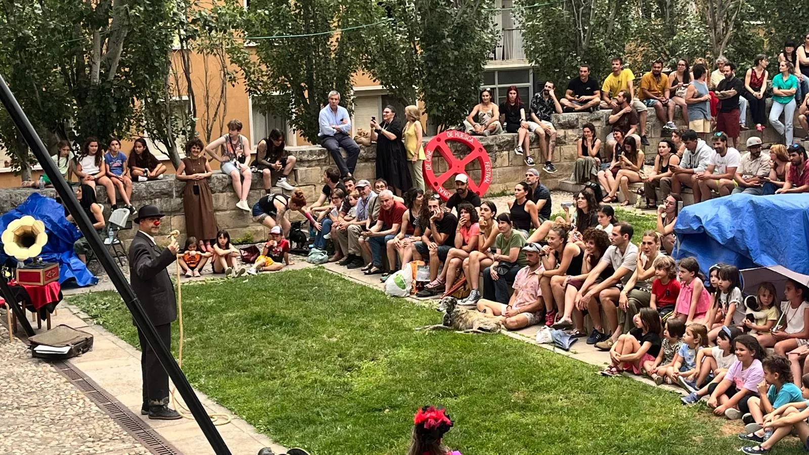 Muestra de la Escuela de Circo Capicúa en la plaza General Alsina. Foto Mercedes Manterola