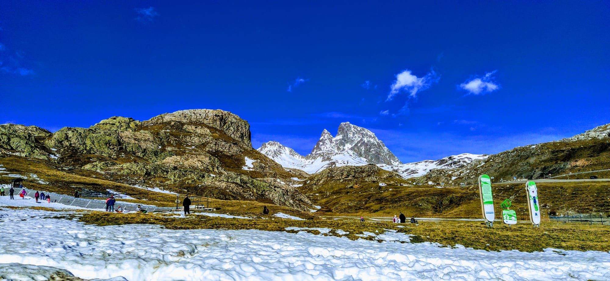 Los picos de Anayet y Midi D' Ossau, en imágenes,  definen esta zona de esquí de Formigal. Foto Joaquín Santafé