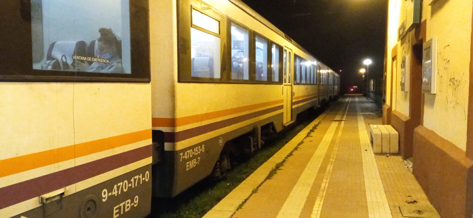 Tren a su paso por Grañén