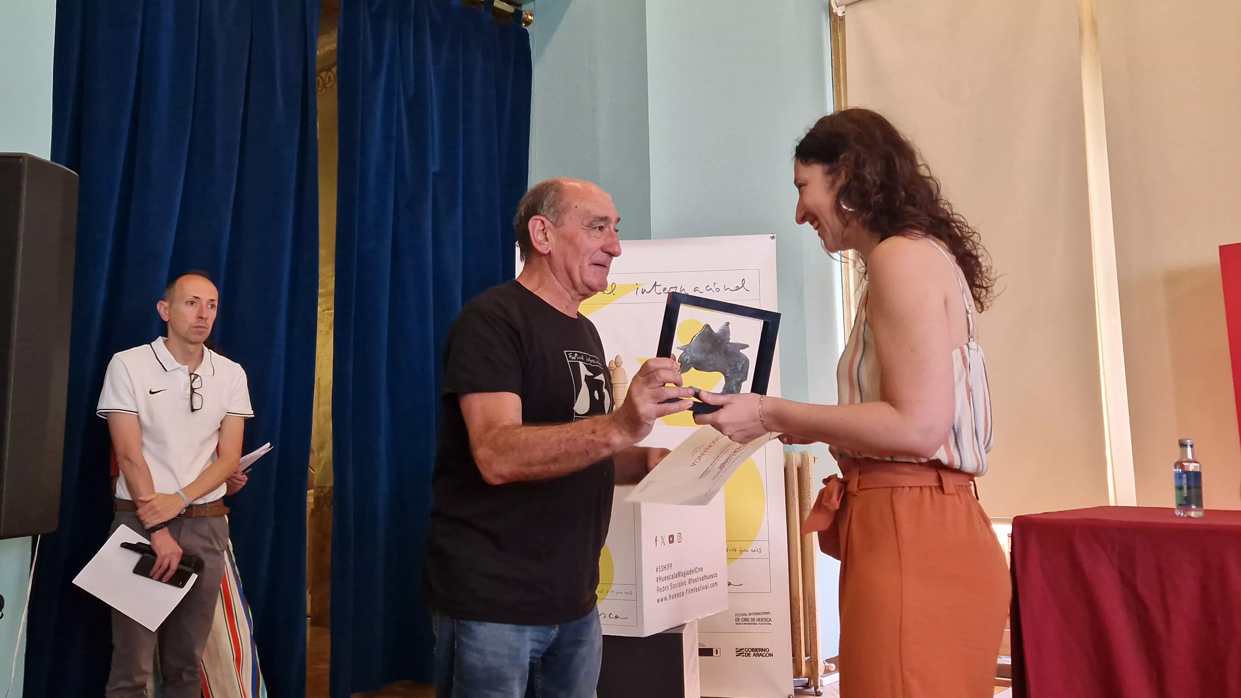 Raquel Larrosa recoge su premio. Foto Myriam Martínez