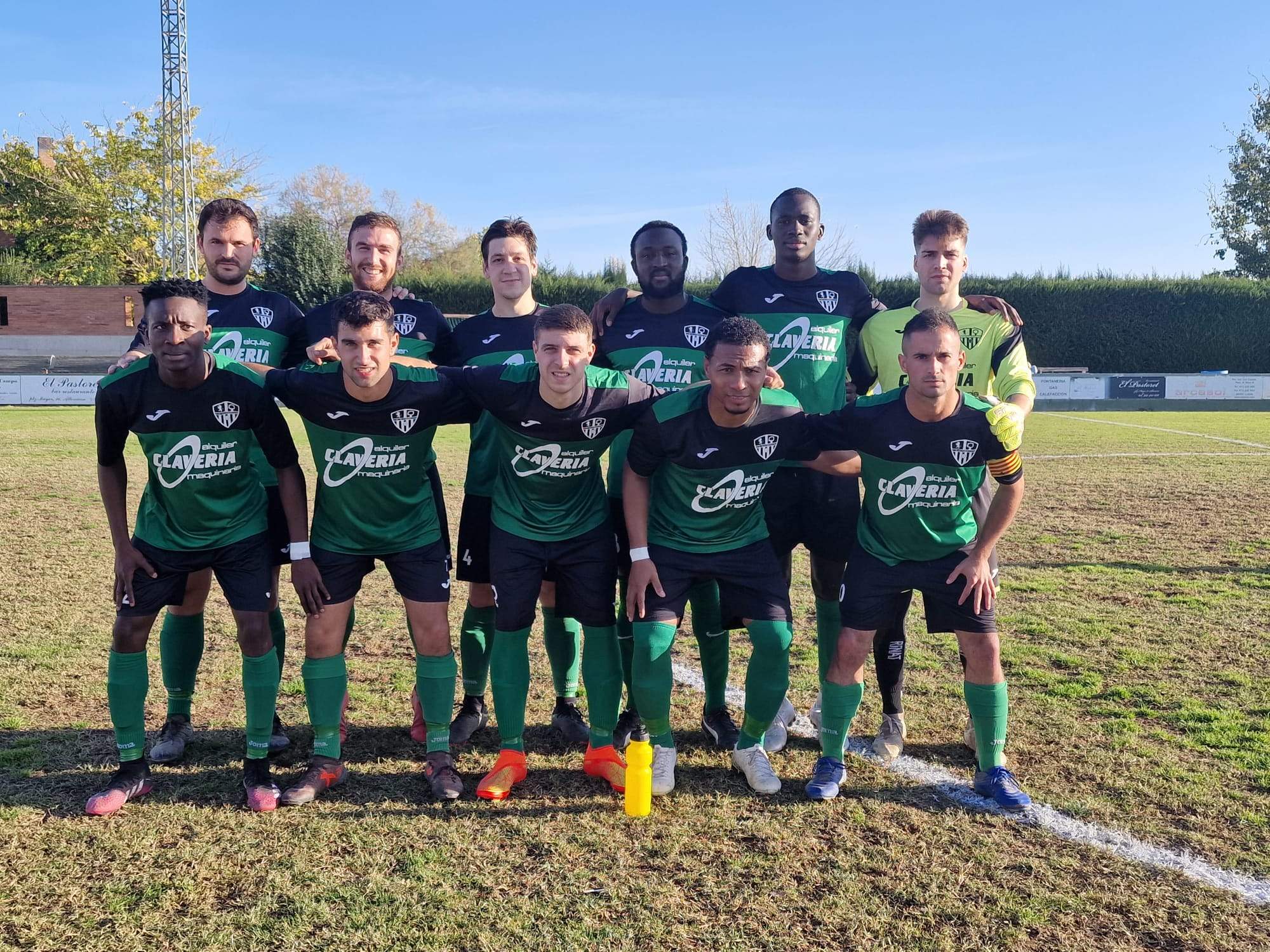 Once del Altorricón en un partido disputado en el Municipal, el cual presenta un pésimo estado.