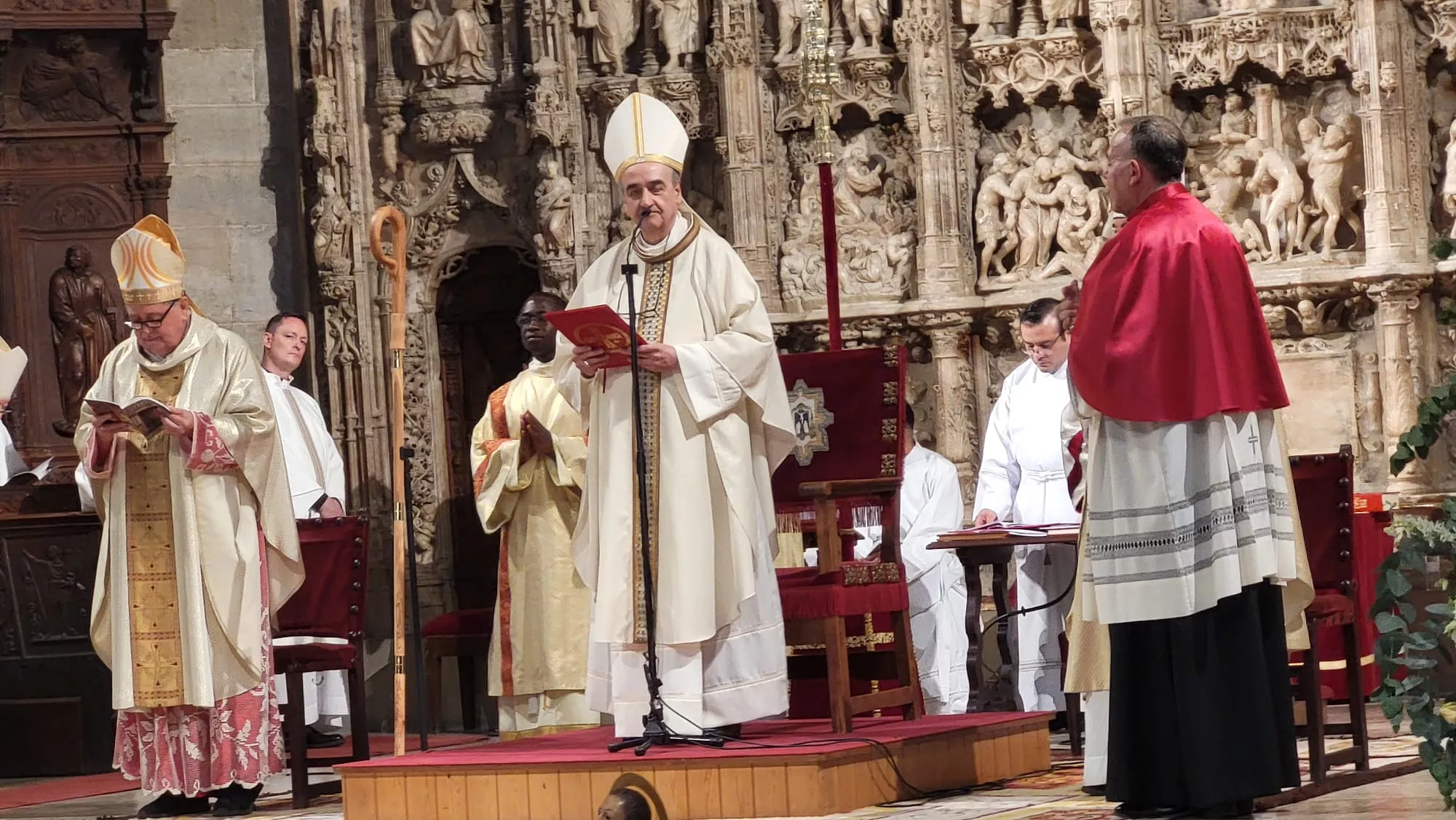 Monseñor Pedro Aguado en la ordenación episcopal ayer
