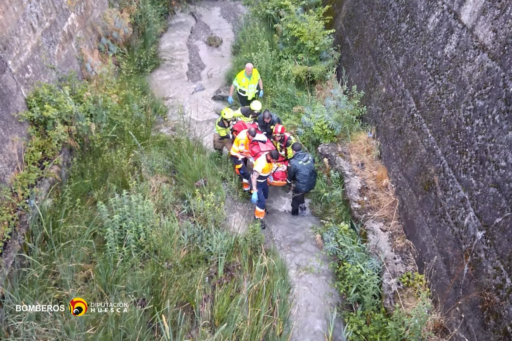 El joven ha sido encontrado en la orilla del río. Foto DPH El joven ha sido encontrado en la orilla del río. Foto DPH