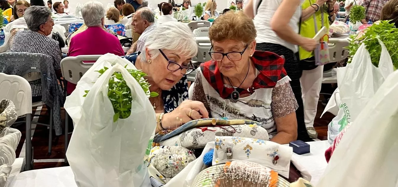 Encuentro de Bolillos Osca en el pabellón de deportes del parque. Foto Mercedes Manterola