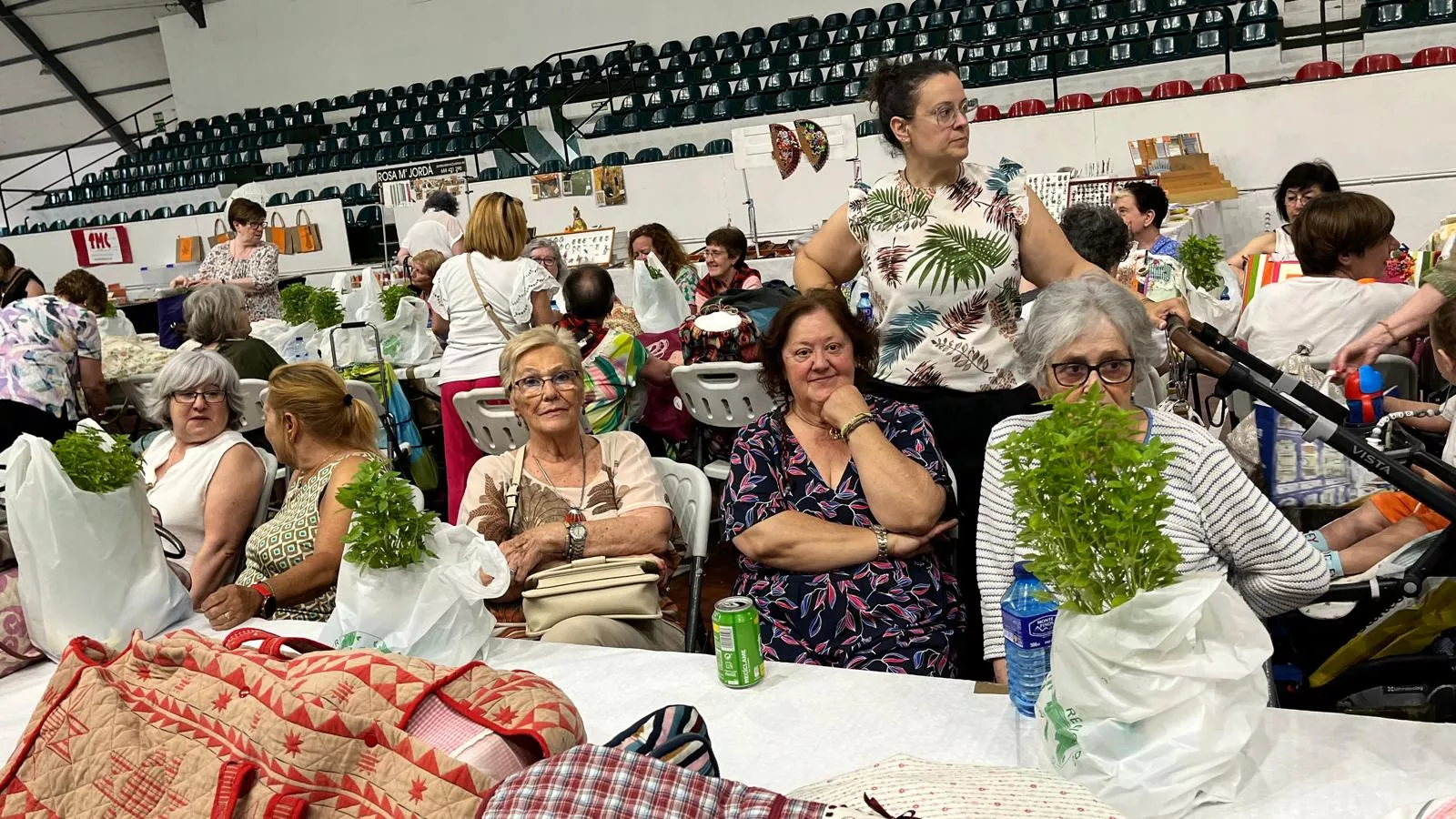 Encuentro de Bolillos Osca en el pabellón de deportes del parque. Foto Mercedes Manterola