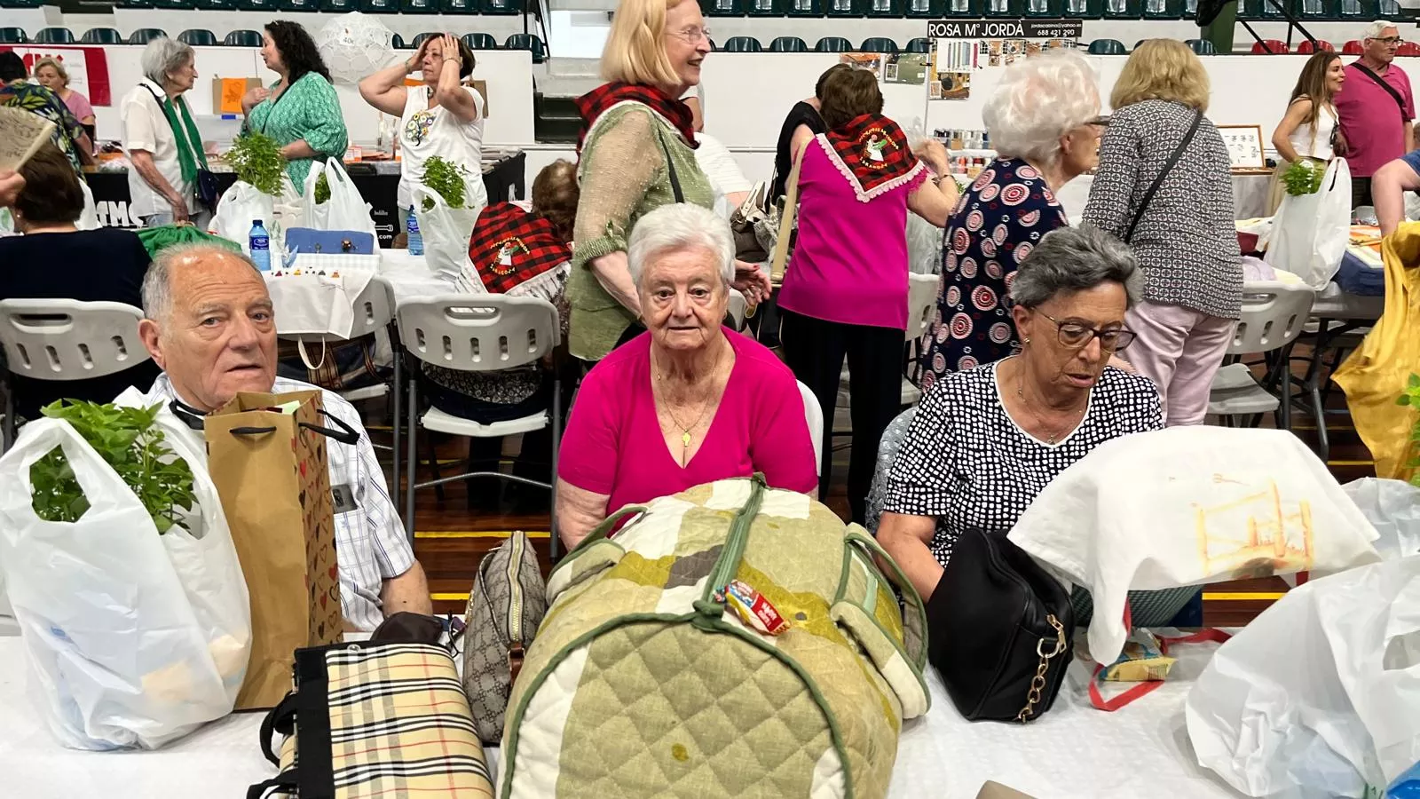 Encuentro de Bolillos Osca en el pabellón de deportes del parque. Foto Mercedes Manterola