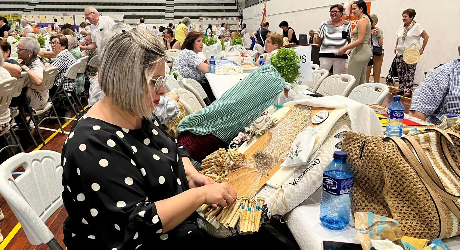 Encuentro de Bolillos Osca en el pabellón de deportes del parque. Foto Mercedes Manterola