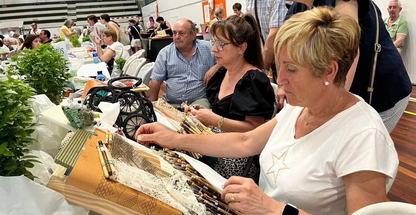 Encuentro de Bolillos Osca en el pabellón de deportes del parque. Foto Mercedes Manterola