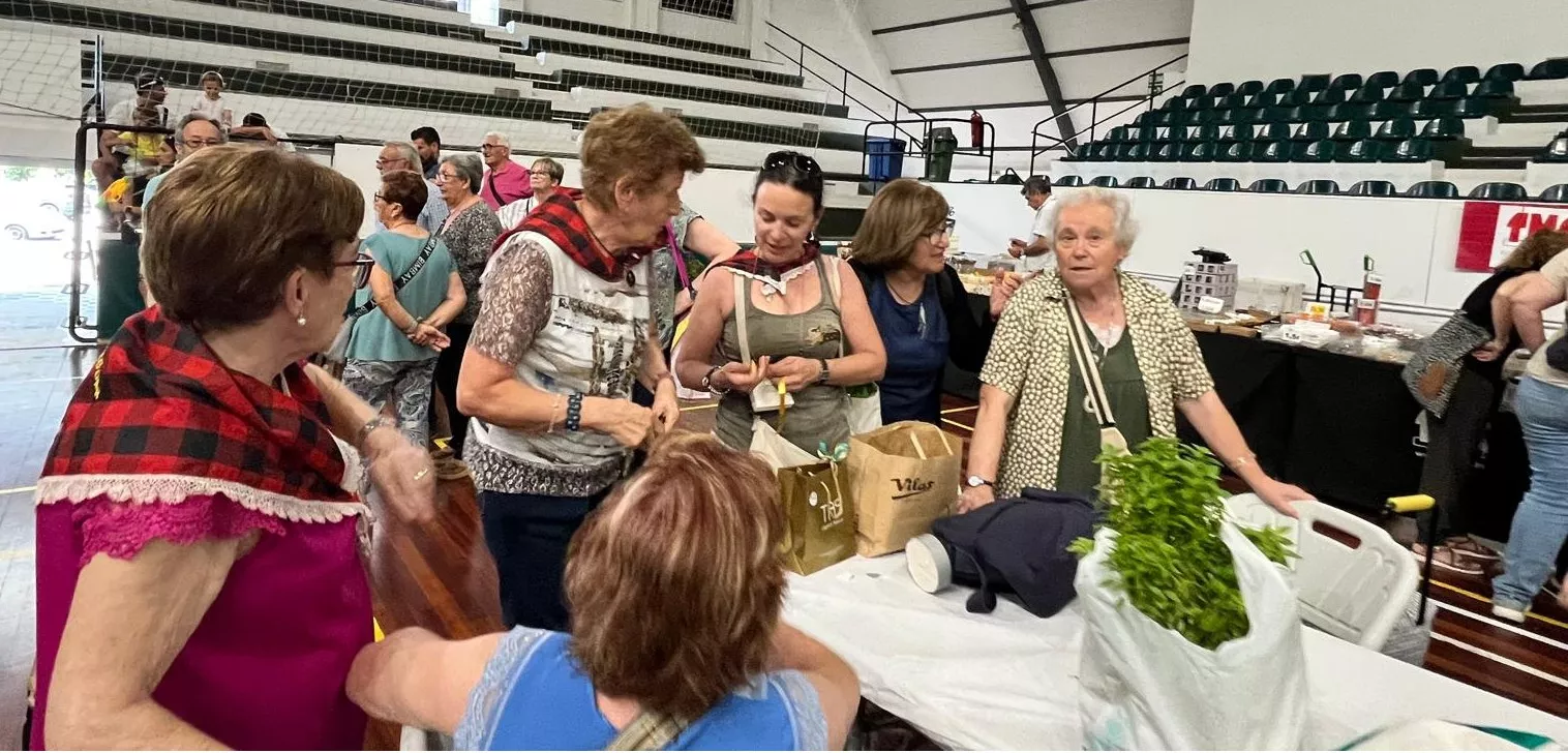 Encuentro de Bolillos Osca en el pabellón de deportes del parque. Foto Mercedes Manterola