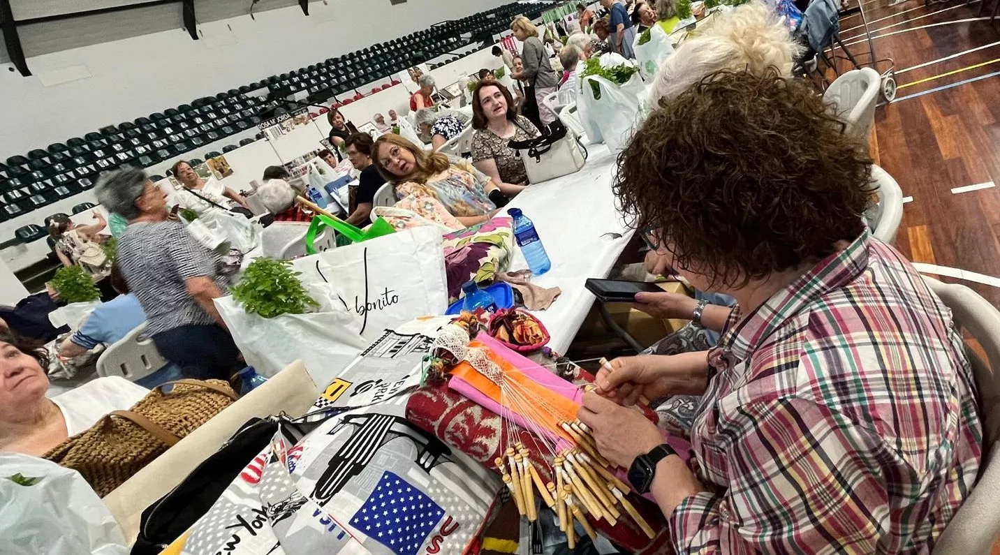 Encuentro de Bolillos Osca en el pabellón de deportes del parque. Foto Mercedes Manterola