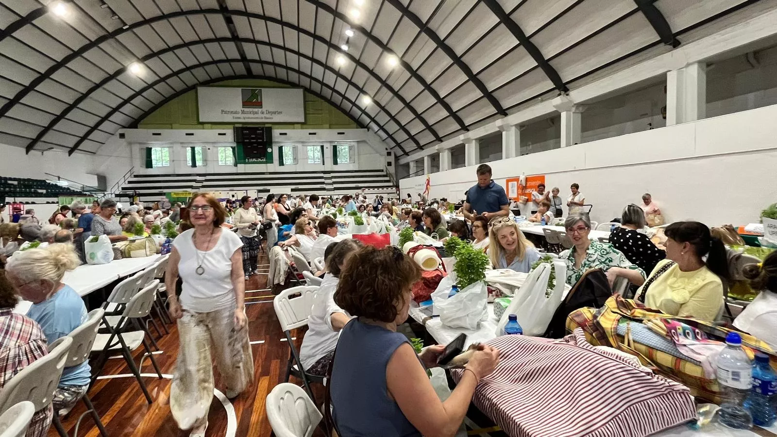Encuentro de Bolillos Osca en el pabellón de deportes del parque. Foto Mercedes Manterola