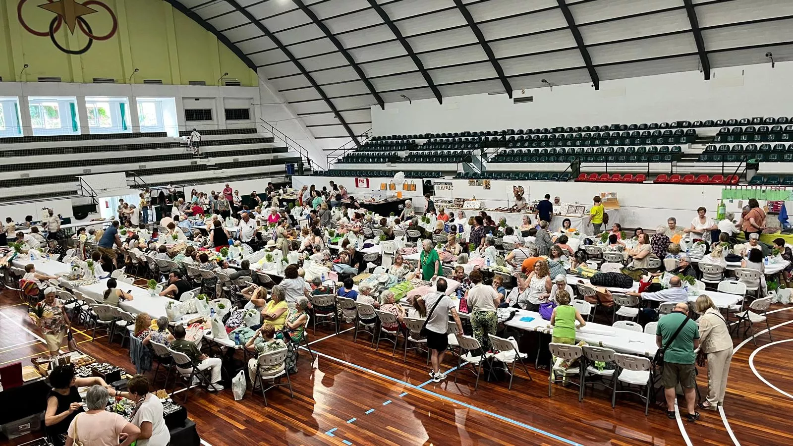 Encuentro de Bolillos Osca en el pabellón de deportes del parque. Foto Mercedes Manterola