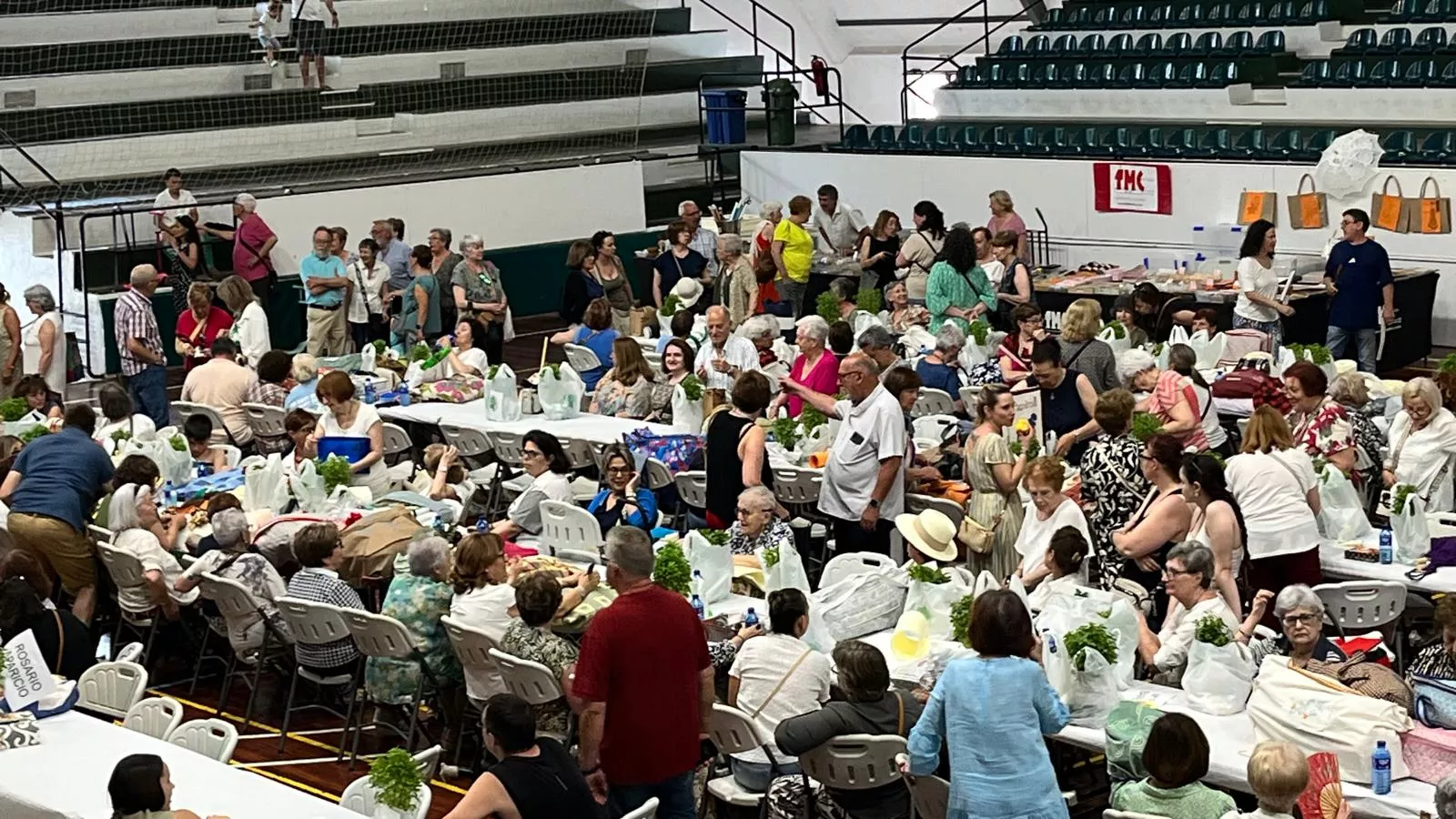 Encuentro de Bolillos Osca en el pabellón de deportes del parque. Foto Mercedes Manterola