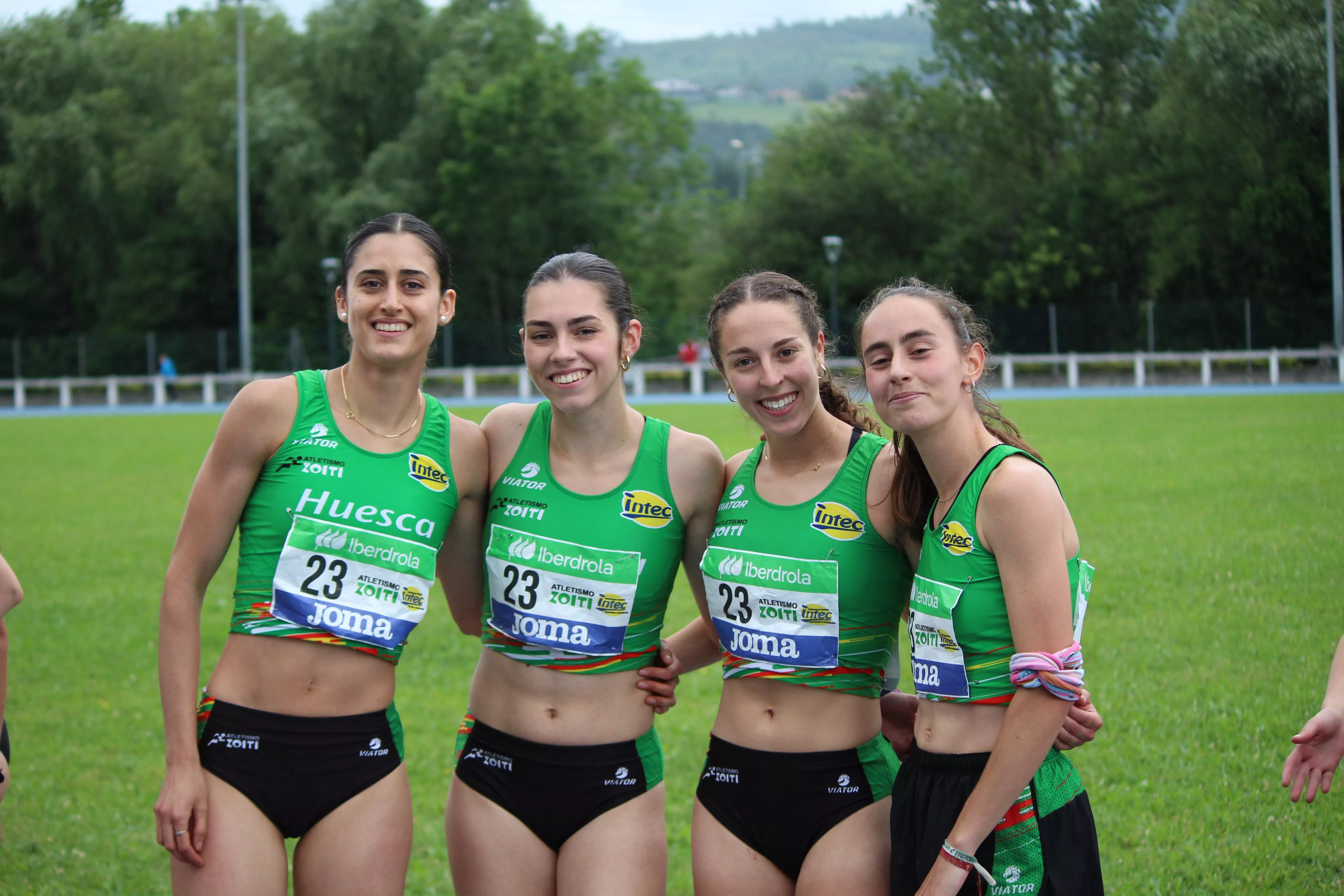 Relevo 4x400, récord del club