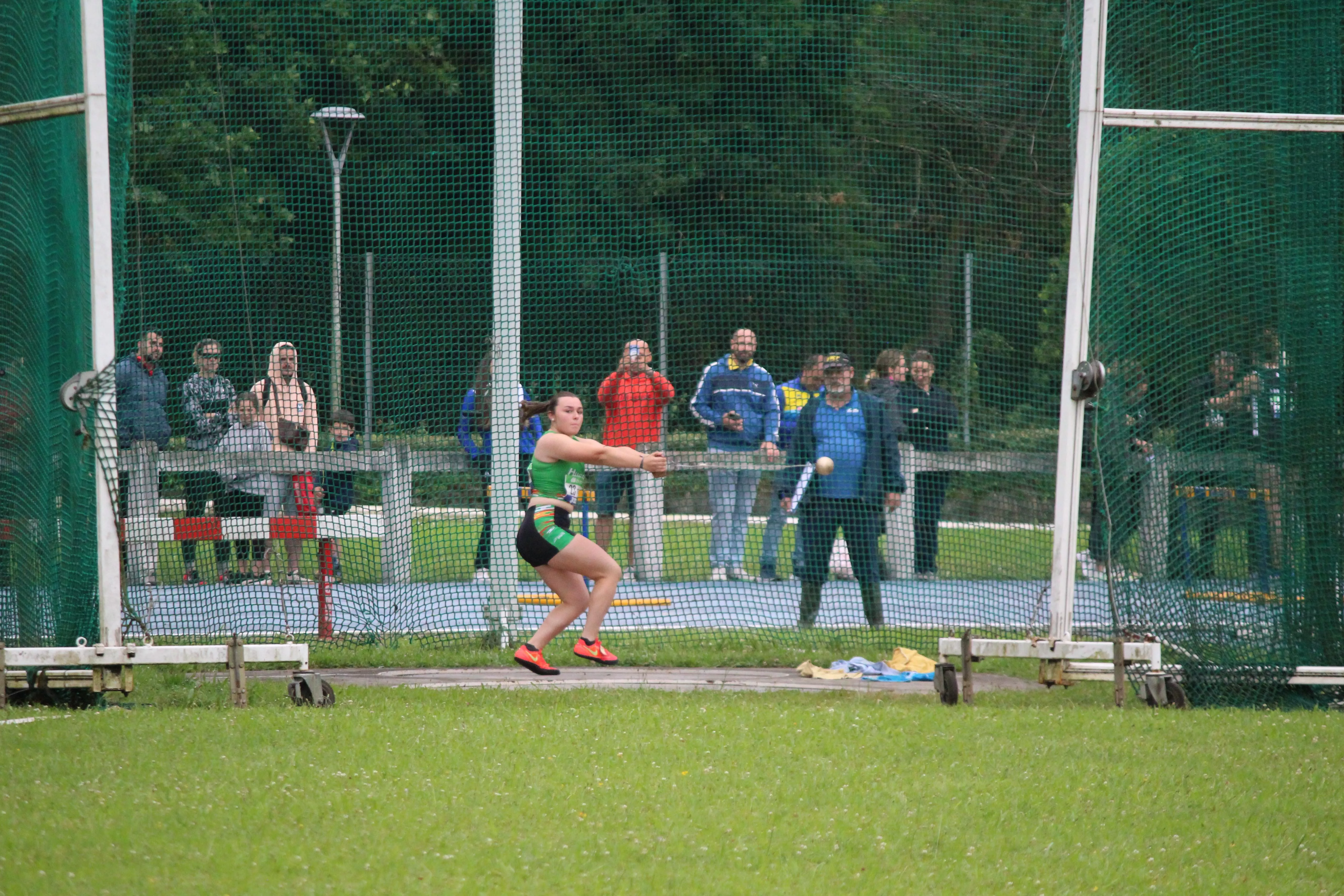 Noa López, récord de Aragón Sub-18 y marca personal en martillo