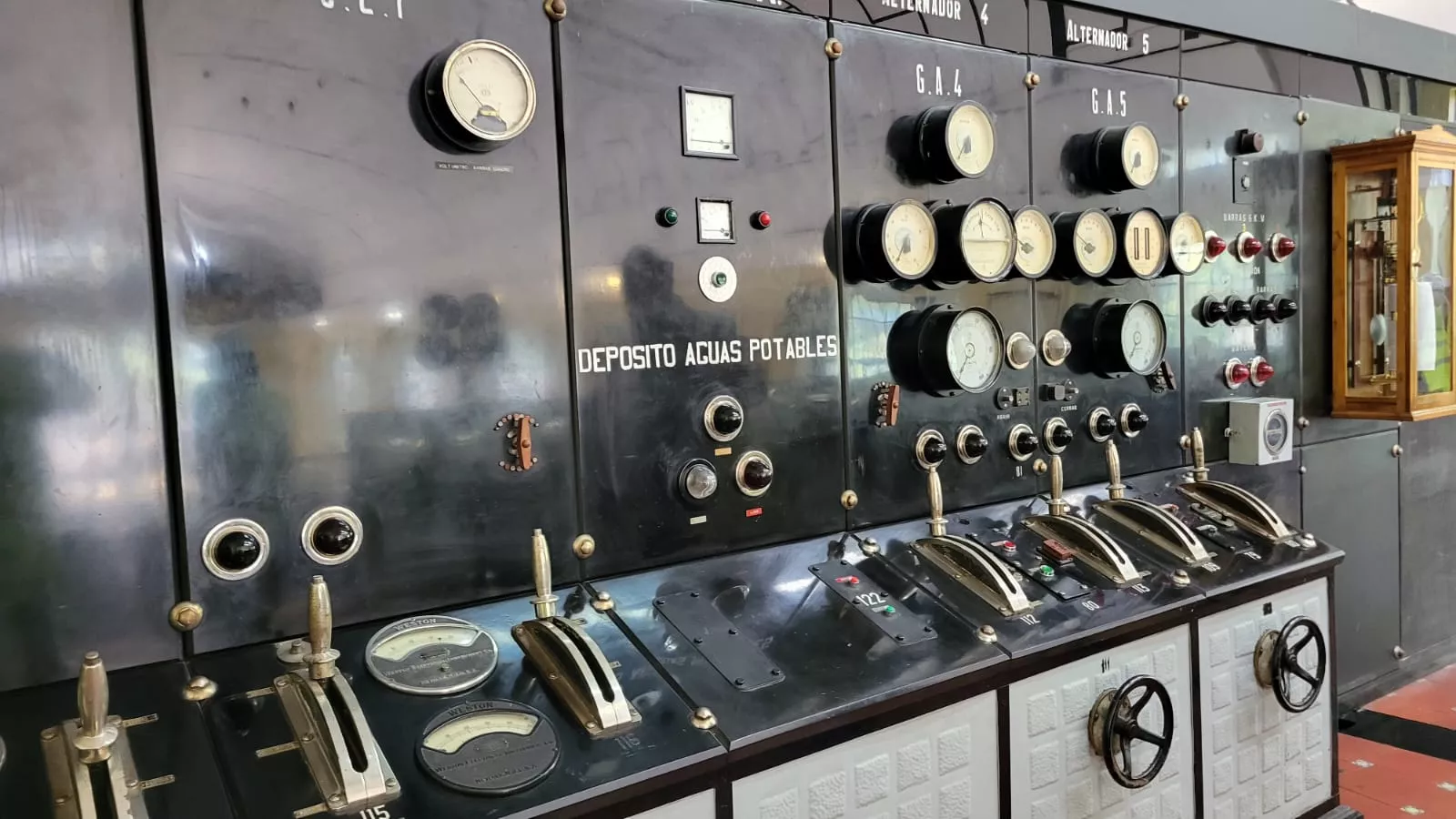 Visita de medios de comunicación a las centrales de Eriste y Seira