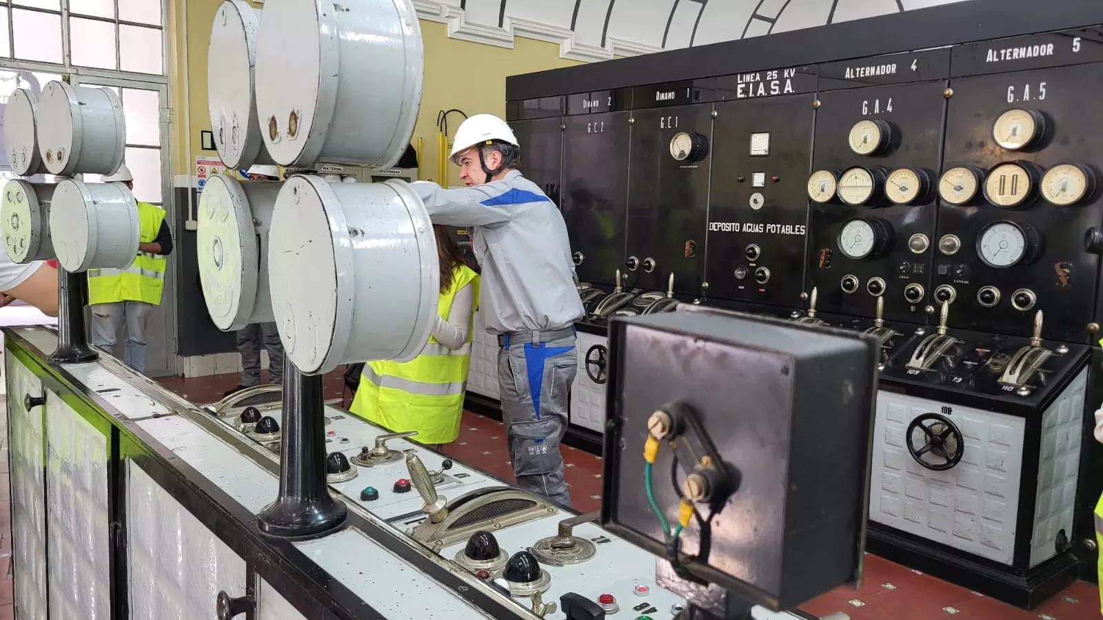 Visita de medios de comunicación a las centrales de Eriste y Seira