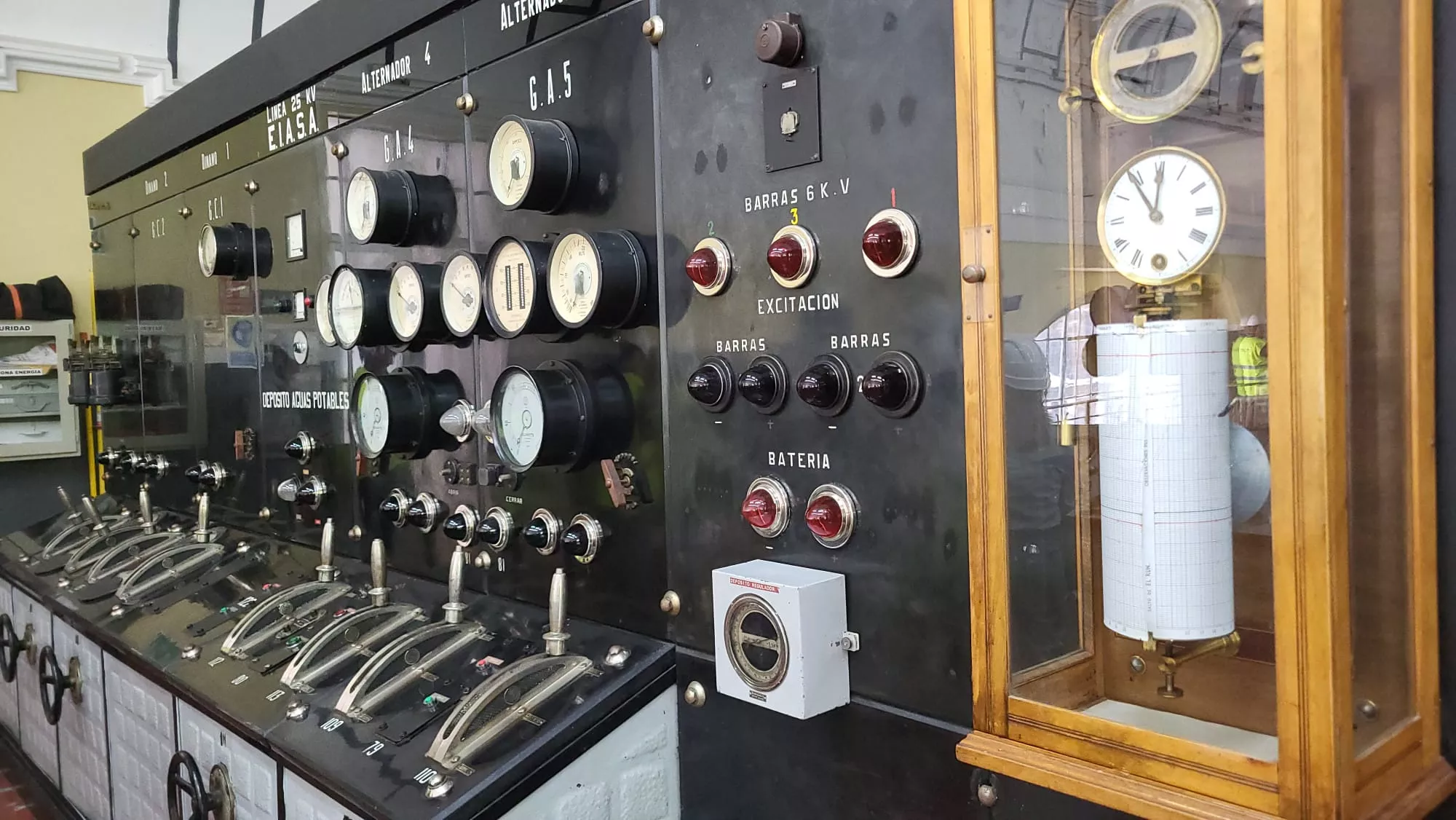 Visita de medios de comunicación a las centrales de Eriste y Seira