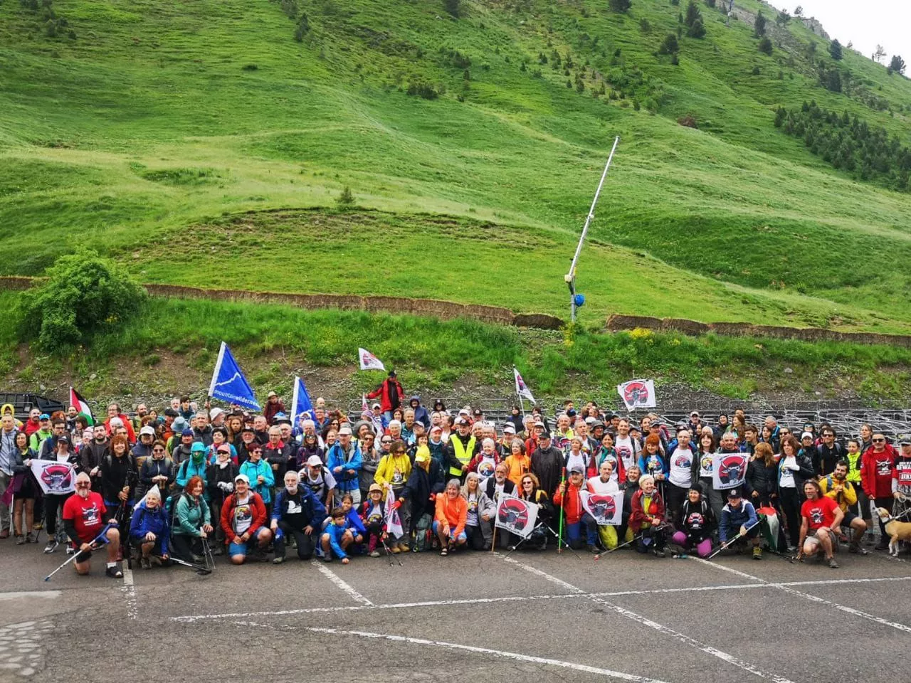 La Marcha Pau-Somport ha sido recibida en el aparcamiento de Astún.