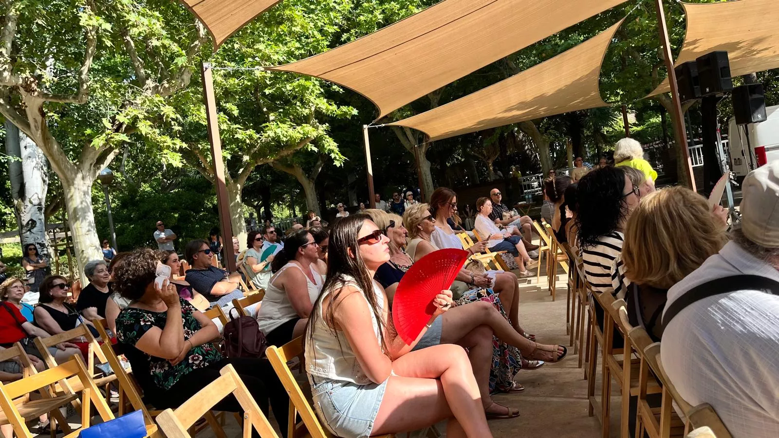 Actuación de la escuela del Grupo Folklórico Elenco Aragonés en el Ciclo de Primavera. Foto Mercedes Manterola