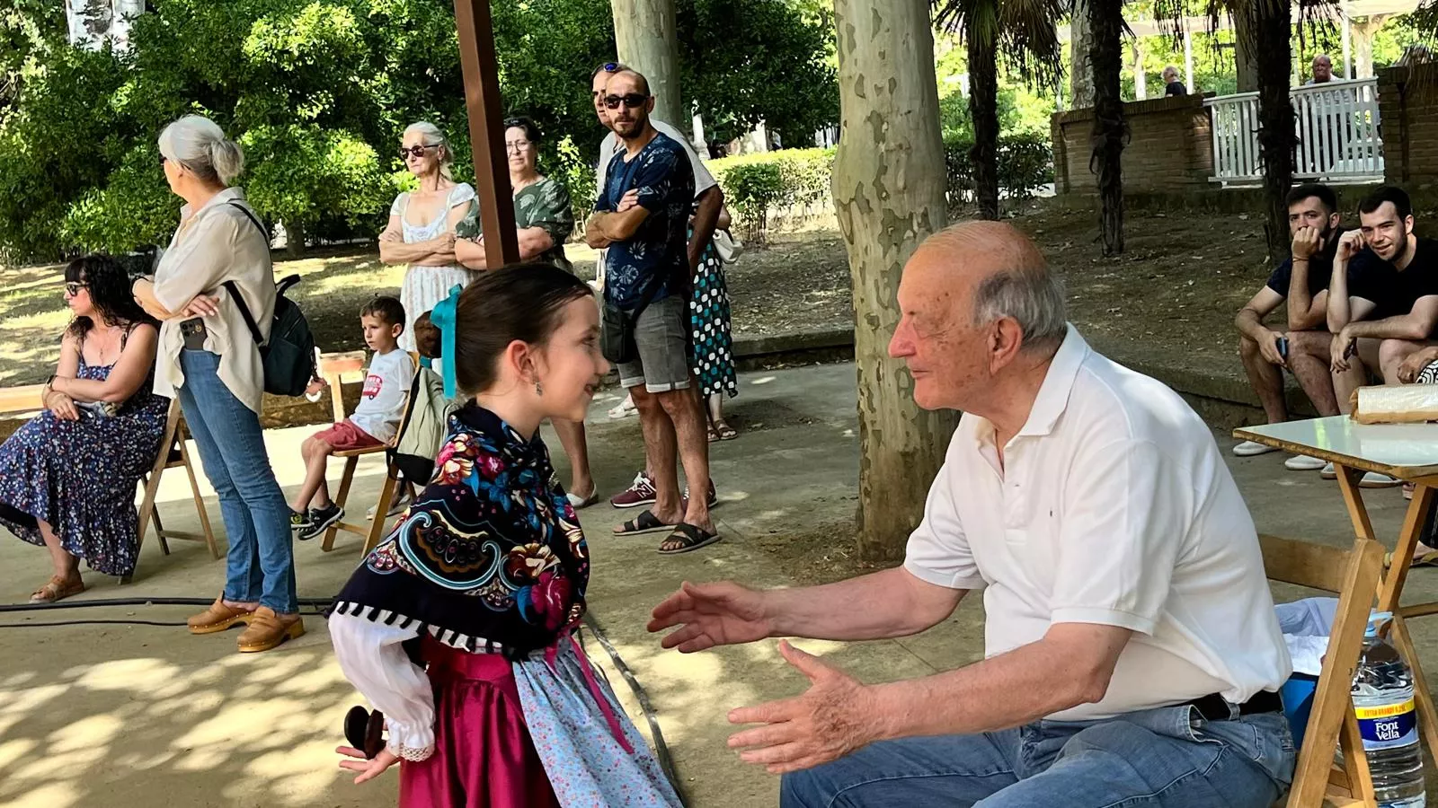 Actuación de la escuela del Grupo Folklórico Elenco Aragonés en el Ciclo de Primavera. Foto Mercedes Manterola
