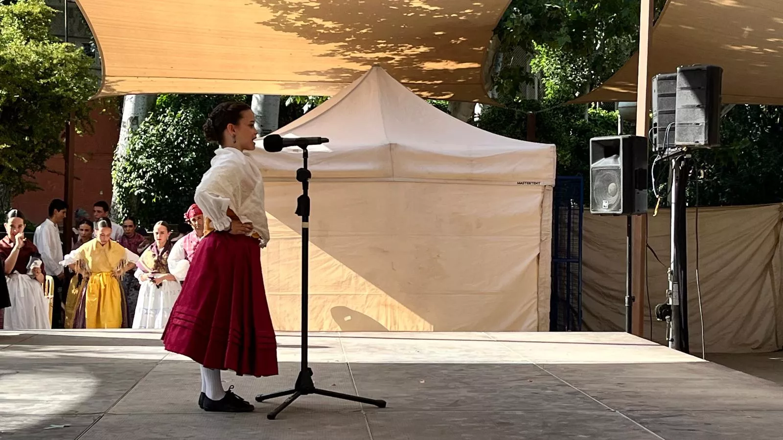 Actuación de la escuela del Grupo Folklórico Elenco Aragonés en el Ciclo de Primavera. Foto Mercedes Manterola