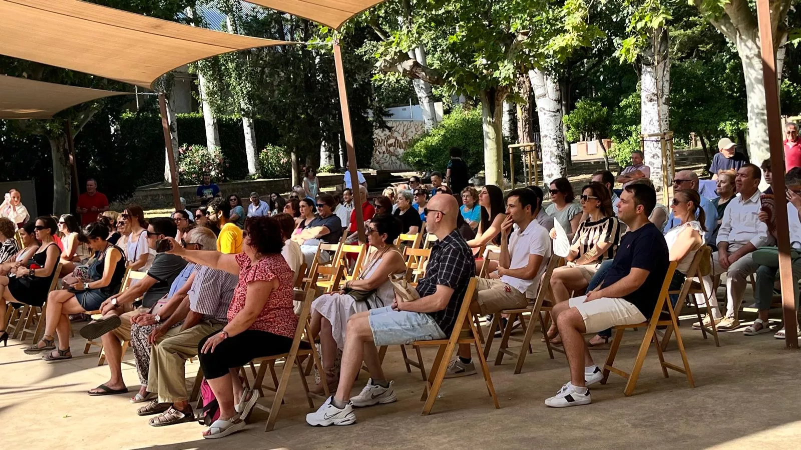 Actuación de la escuela del Grupo Folklórico Elenco Aragonés en el Ciclo de Primavera. Foto Mercedes Manterola