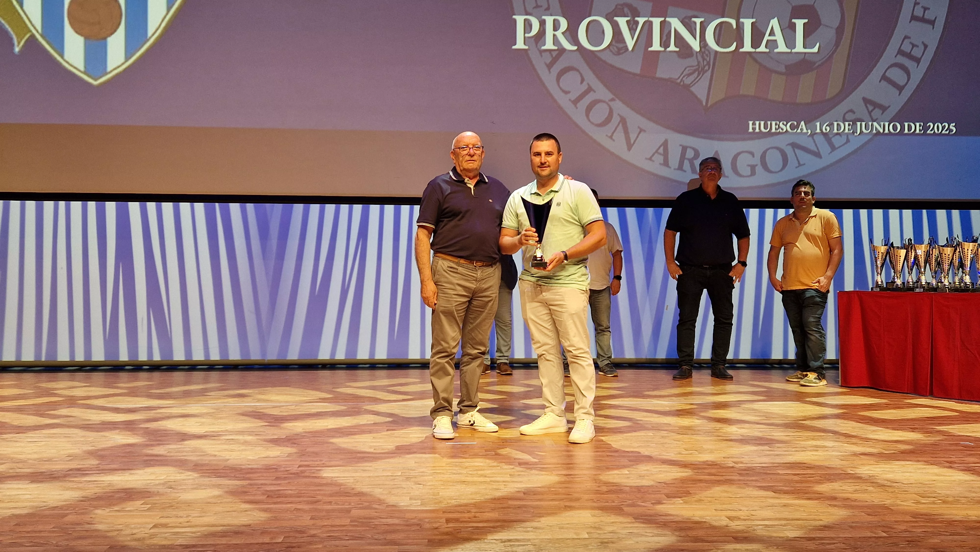 Entrega de trofeos en Huesca. Foto: RFAF