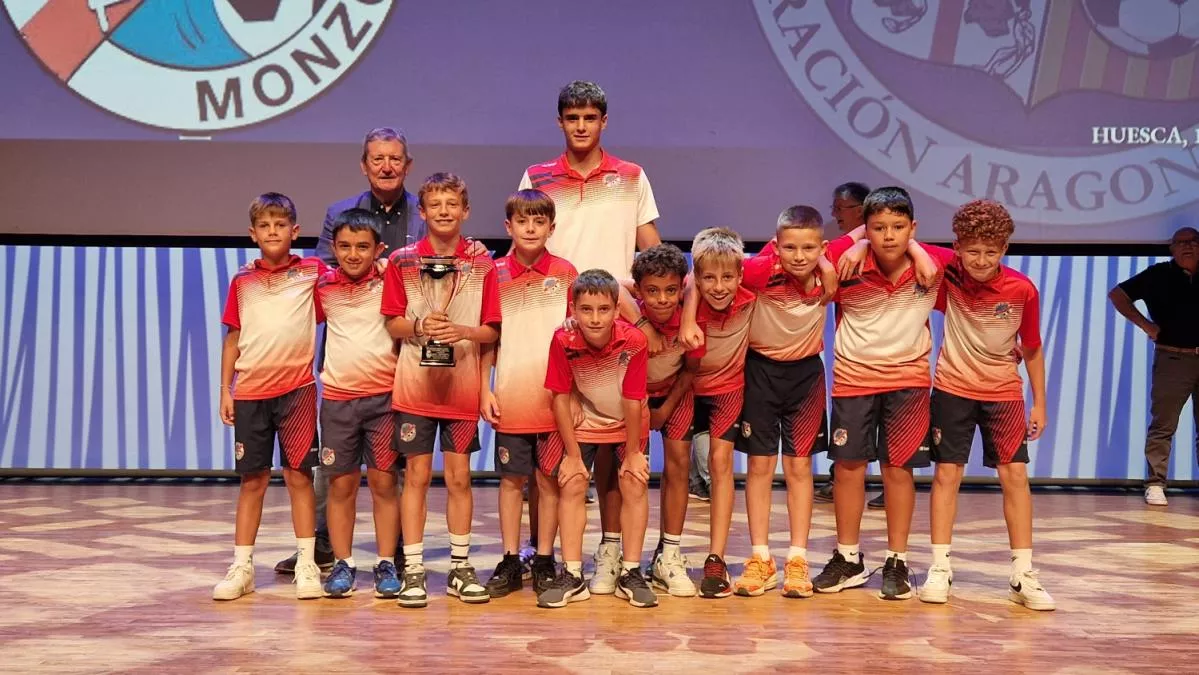 Entrega de trofeos en Huesca. Foto: RFAF