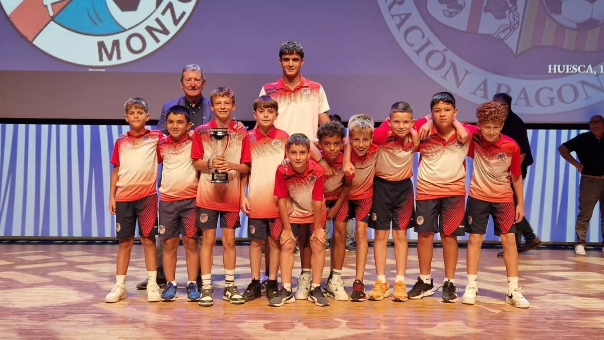 Entrega de trofeos en Huesca. Foto: RFAF