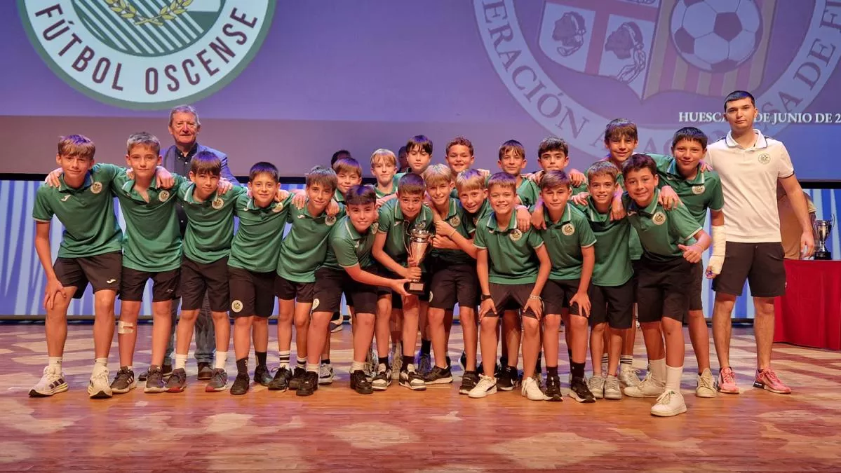 Entrega de trofeos en Huesca. Foto: RFAF