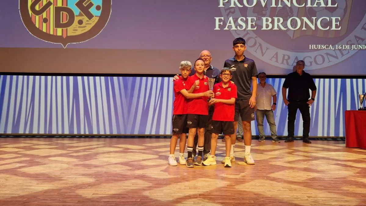 Entrega de trofeos en Huesca. Foto: RFAF