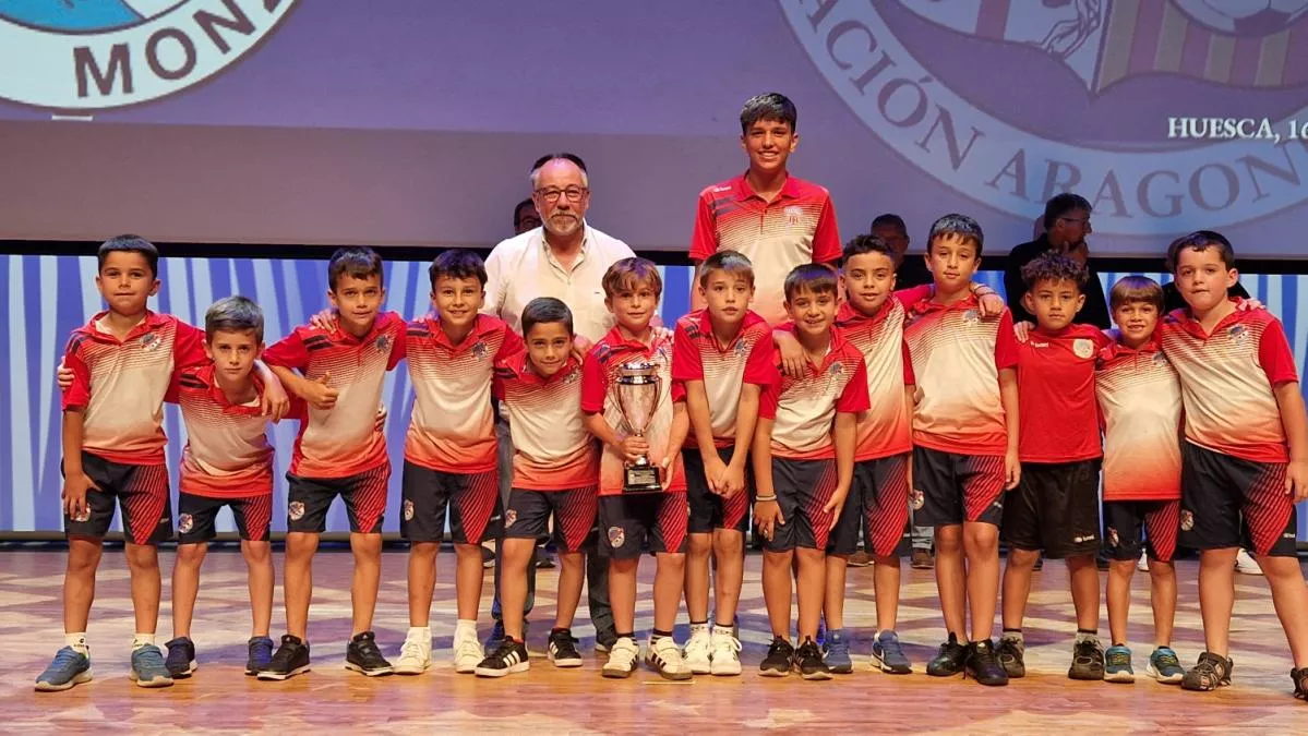 Entrega de trofeos en Huesca. Foto: RFAF