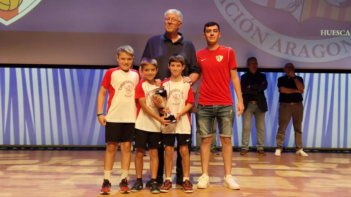 Entrega de trofeos en Huesca. Foto: RFAF