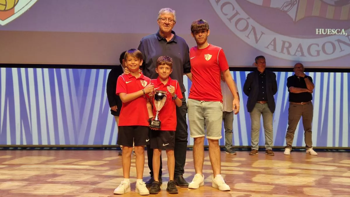 Entrega de trofeos en Huesca. Foto: RFAF