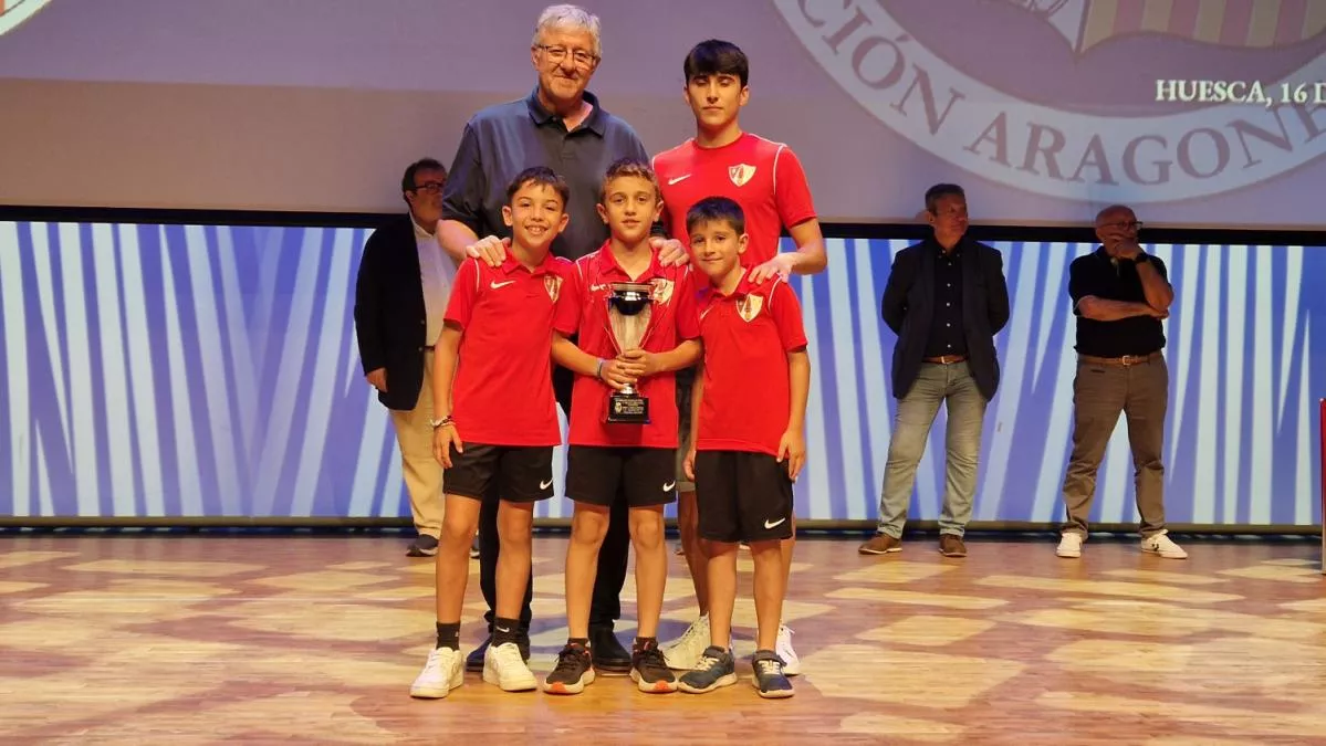 Entrega de trofeos en Huesca. Foto: RFAF