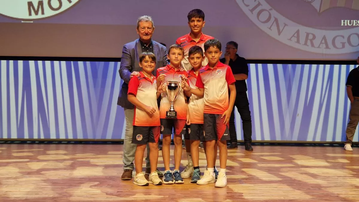 Entrega de trofeos en Huesca. Foto: RFAF