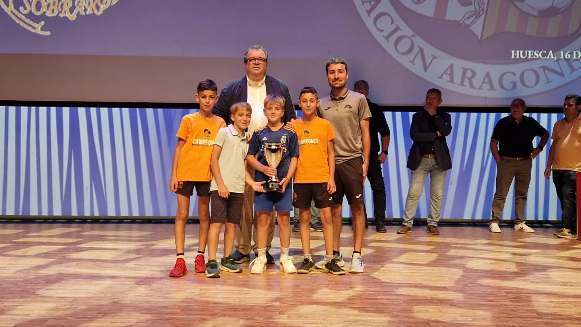 Entrega de trofeos en Huesca. Foto: RFAF