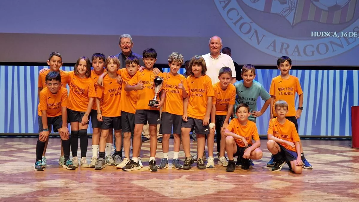 Entrega de trofeos en Huesca. Foto: RFAF