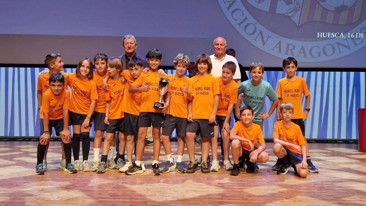 Entrega de trofeos en Huesca. Foto: RFAF