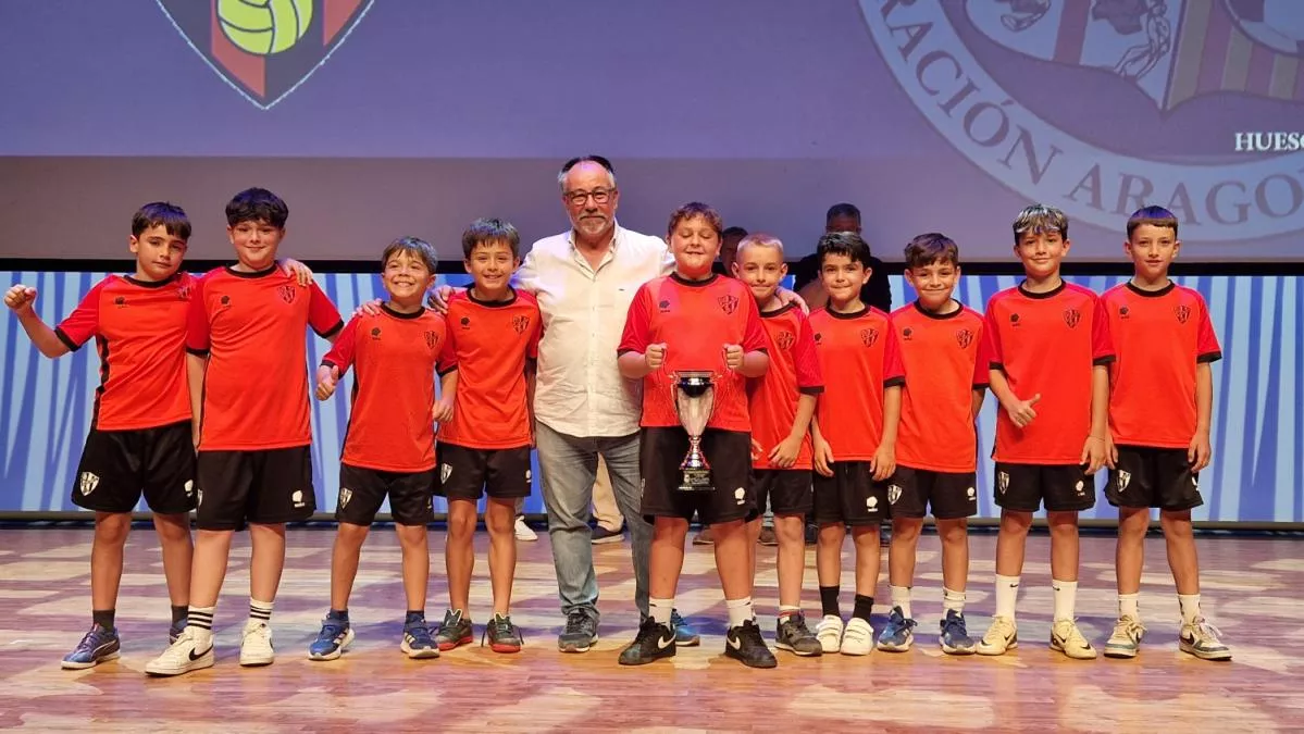 Entrega de trofeos en Huesca. Foto: RFAF