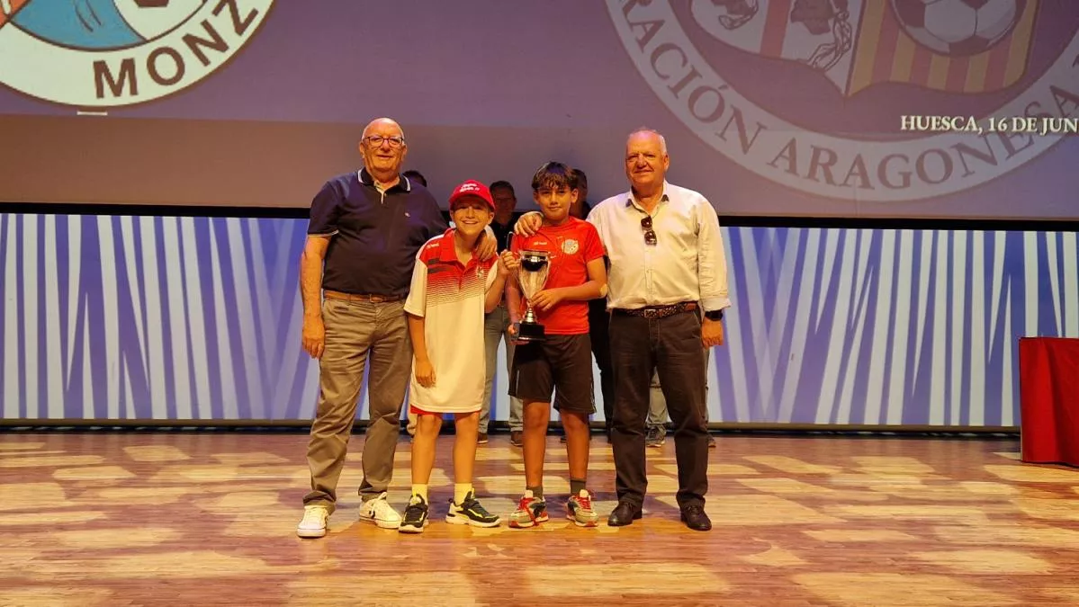 Entrega de trofeos en Huesca. Foto: RFAF