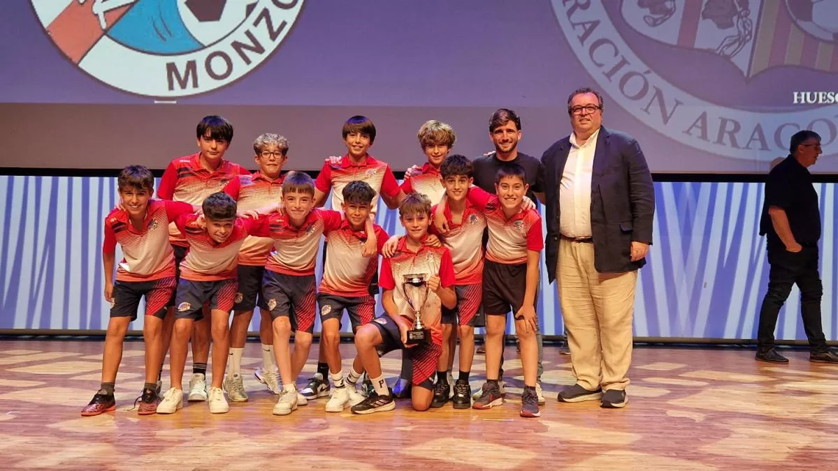 Entrega de trofeos en Huesca. Foto: RFAF