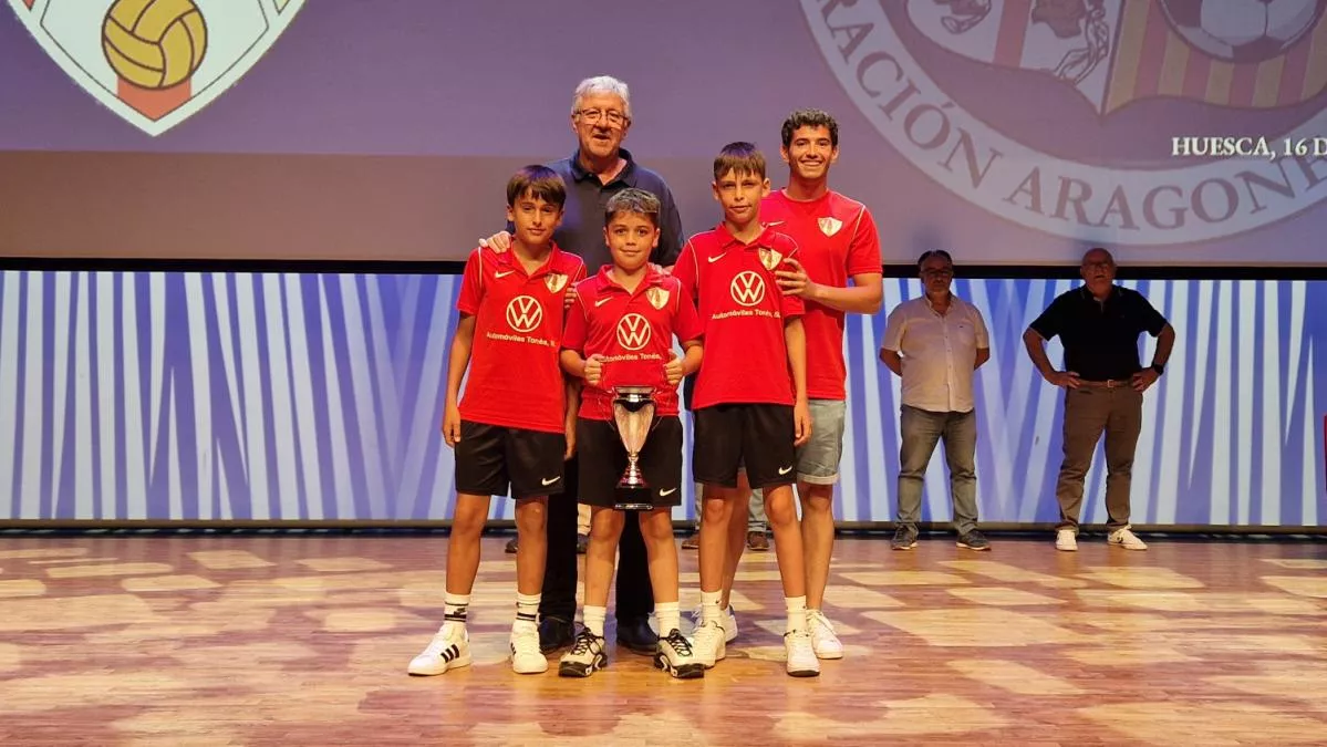 Entrega de trofeos en Huesca. Foto: RFAF