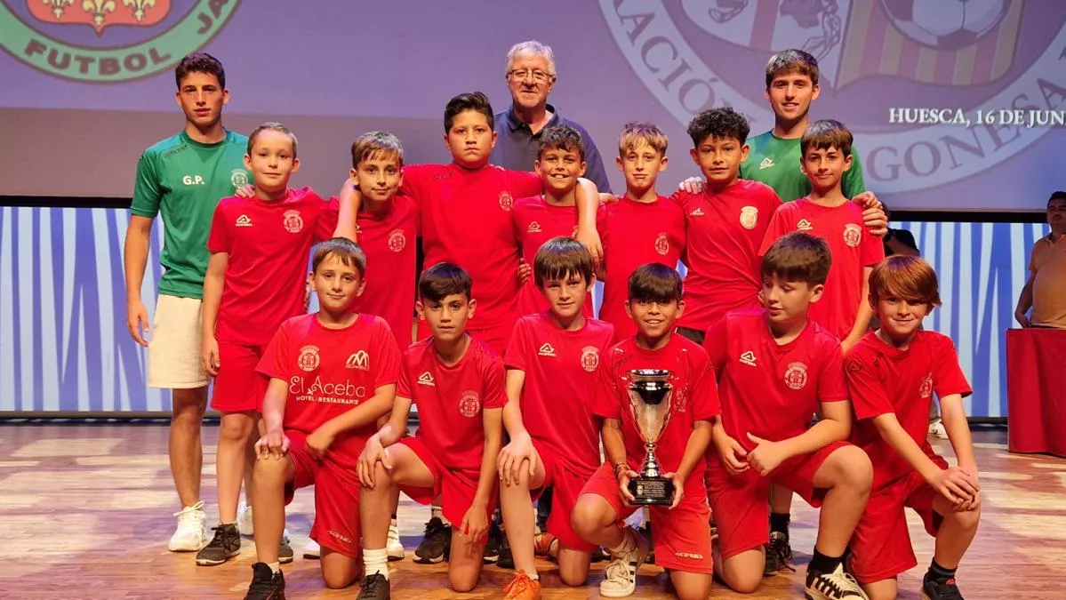 Entrega de trofeos en Huesca. Foto: RFAF