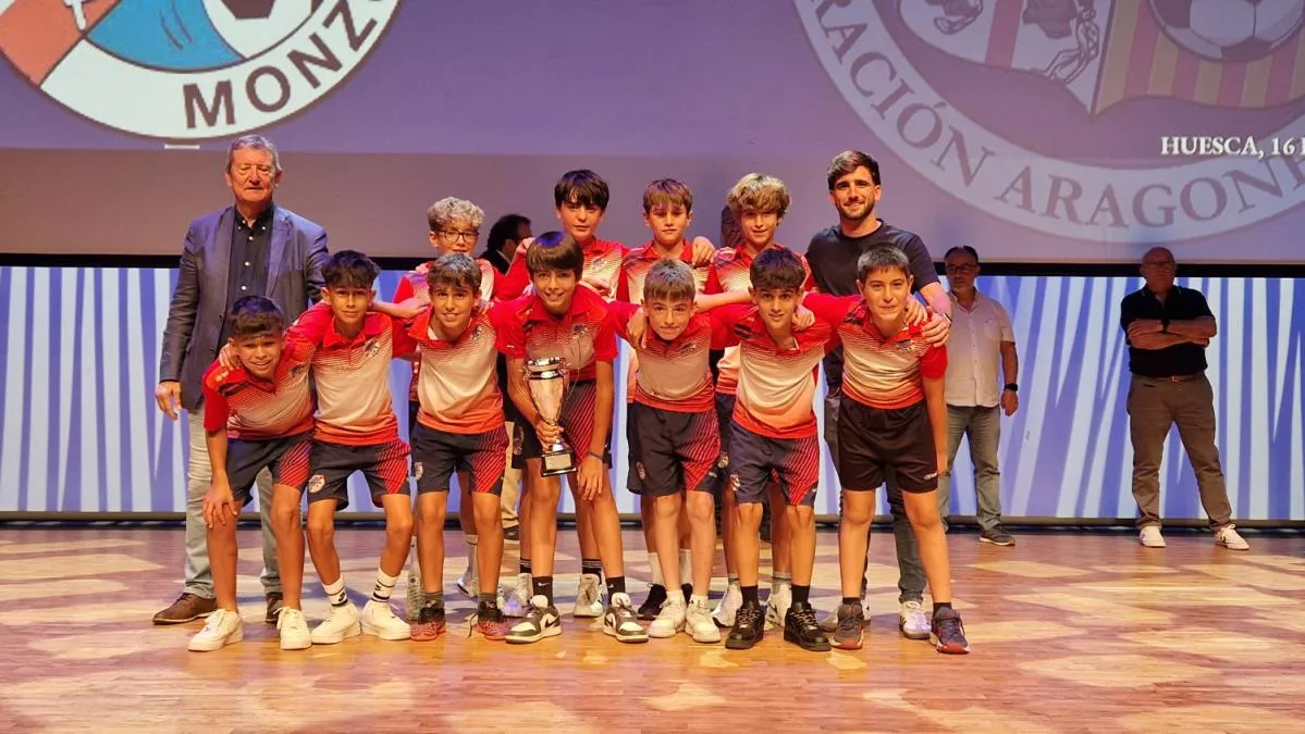 Entrega de trofeos en Huesca. Foto: RFAF
